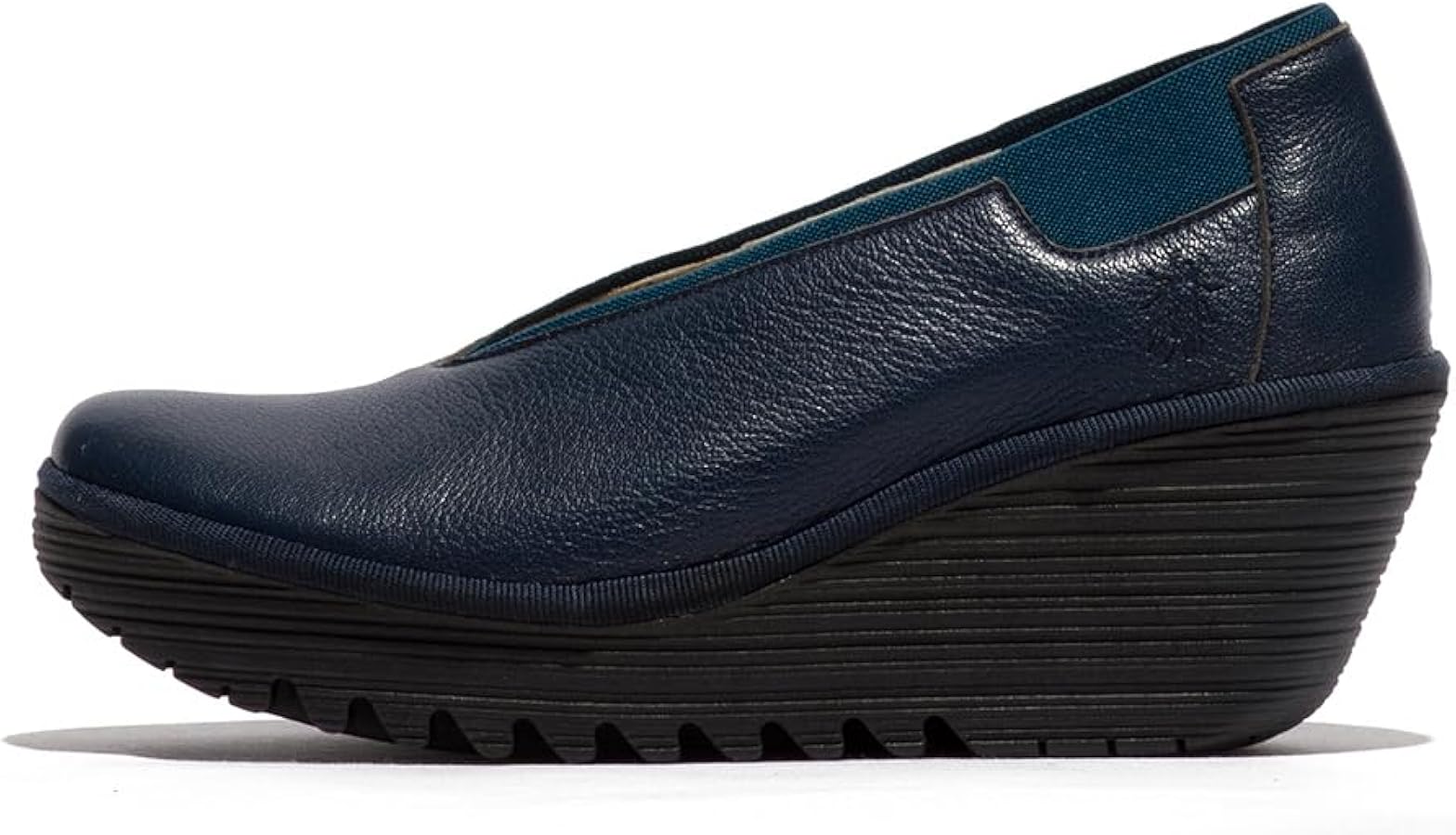 حذاء نسائي كاجوال Fly London جلد طبيعي – لون أوشن (Ocean) – مقاس 39