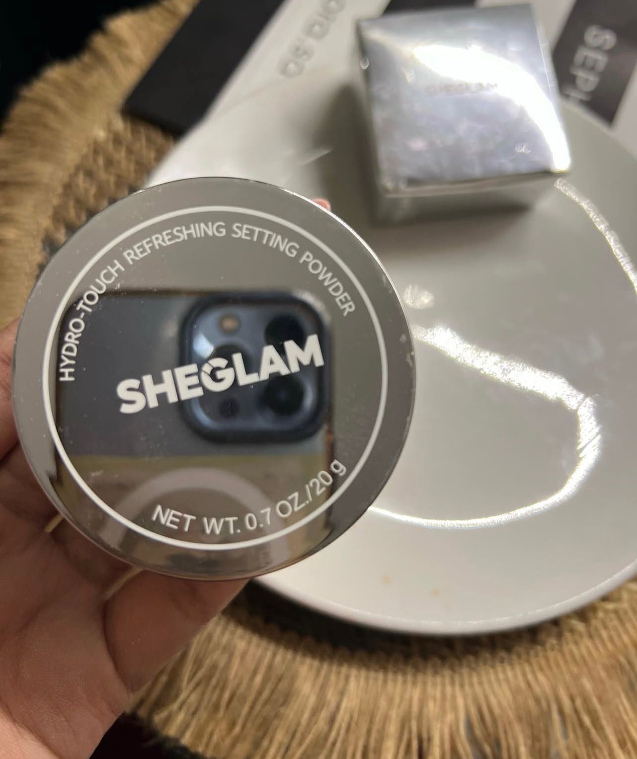 بودرة تثبيت المكياج المنعشة SHEGLAM Hydro-Touch Refreshing Setting Powder من ماركة شيجلام (SHEGLAM)